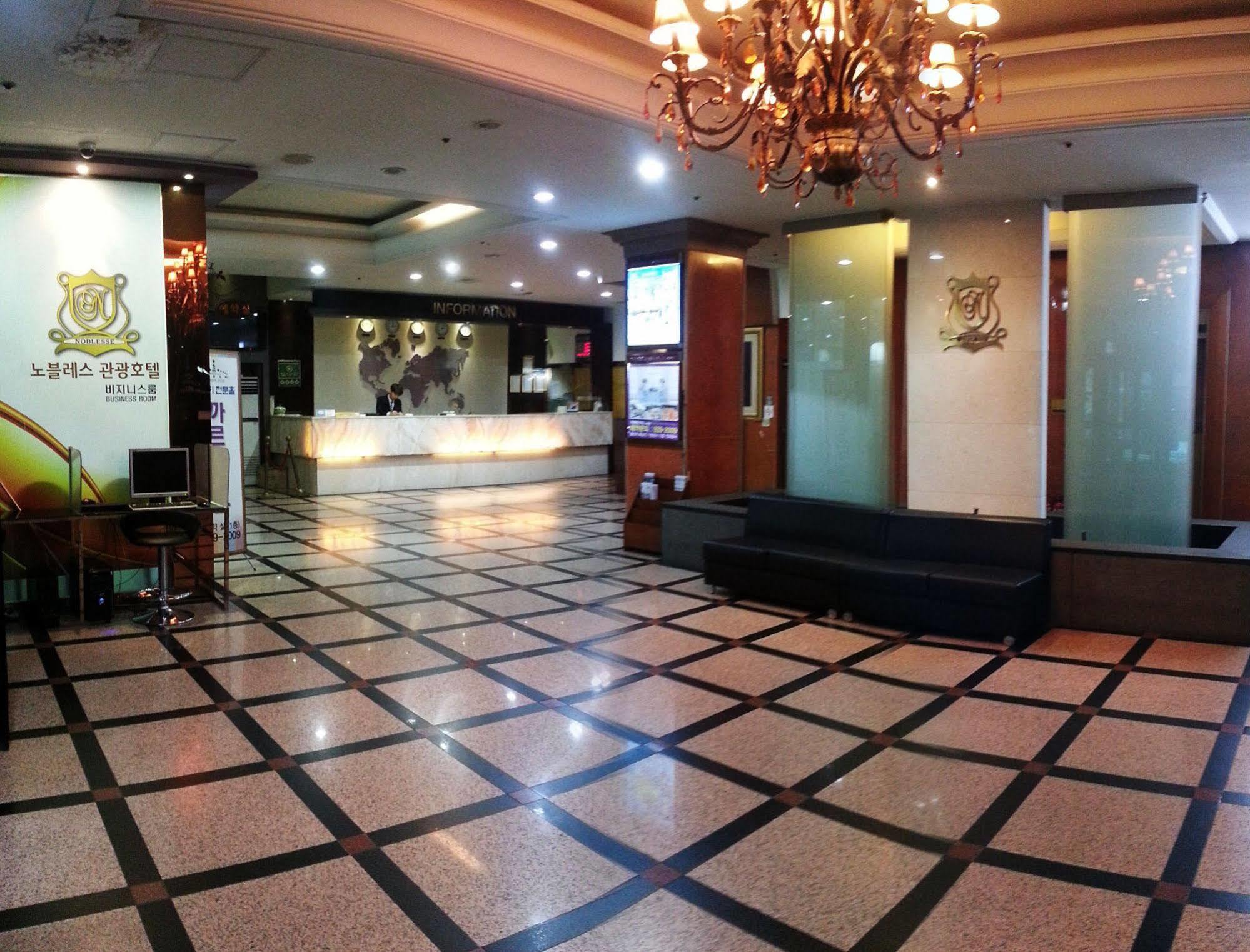 Hotel Noblesse Seoul Bagian luar foto