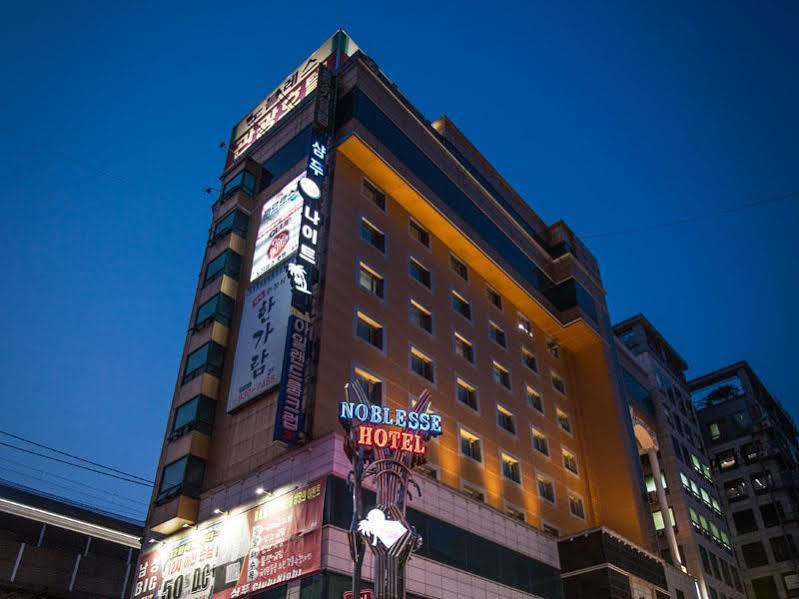 Hotel Noblesse Seoul Bagian luar foto