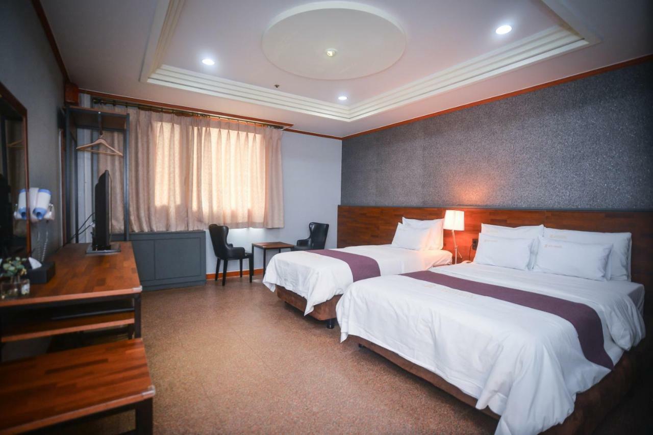 Hotel Noblesse Seoul Bagian luar foto