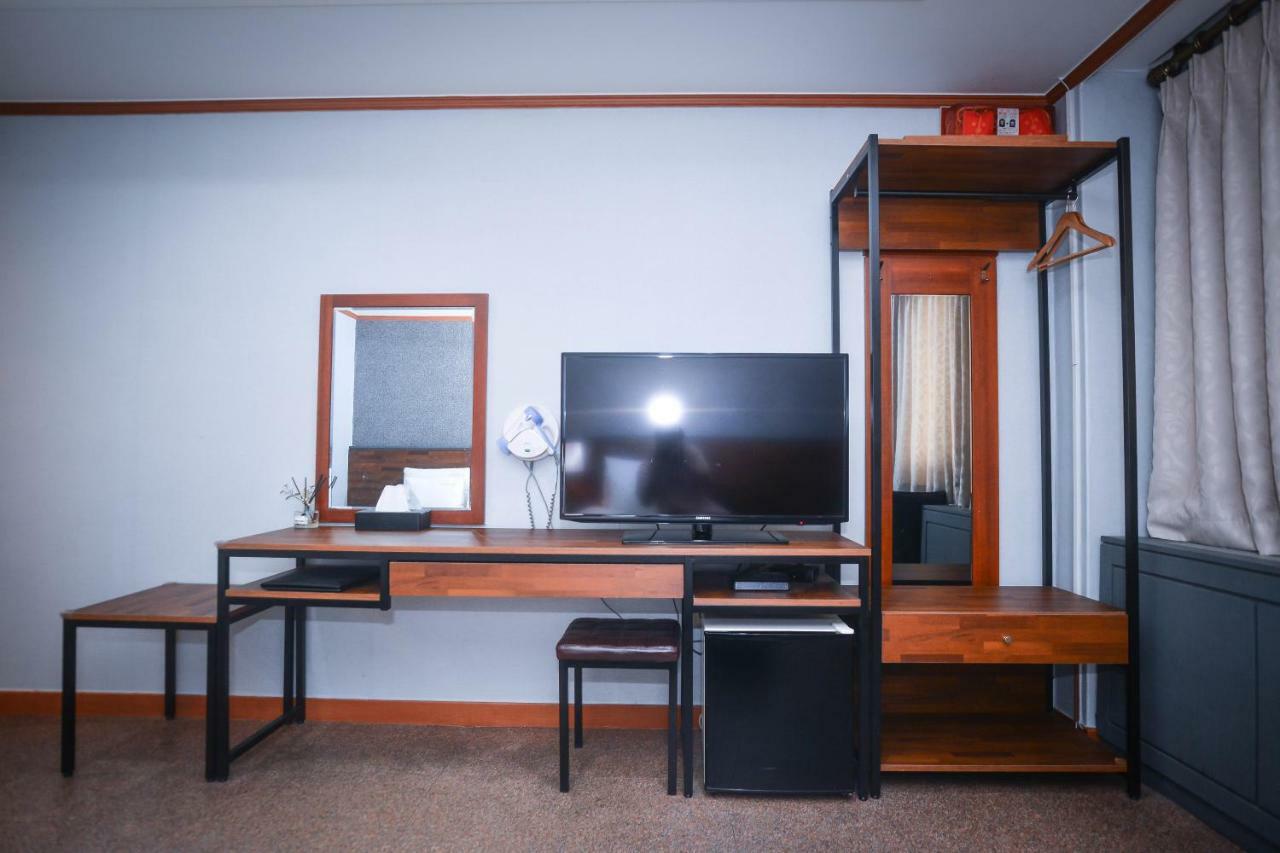 Hotel Noblesse Seoul Bagian luar foto
