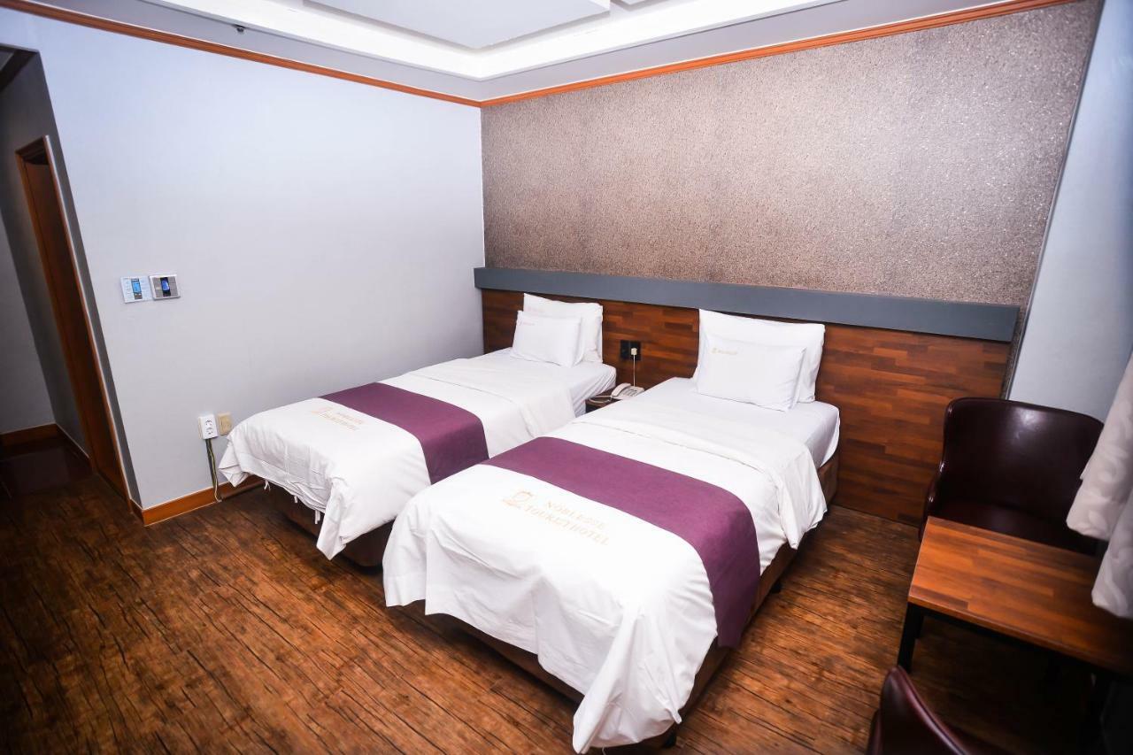 Hotel Noblesse Seoul Bagian luar foto
