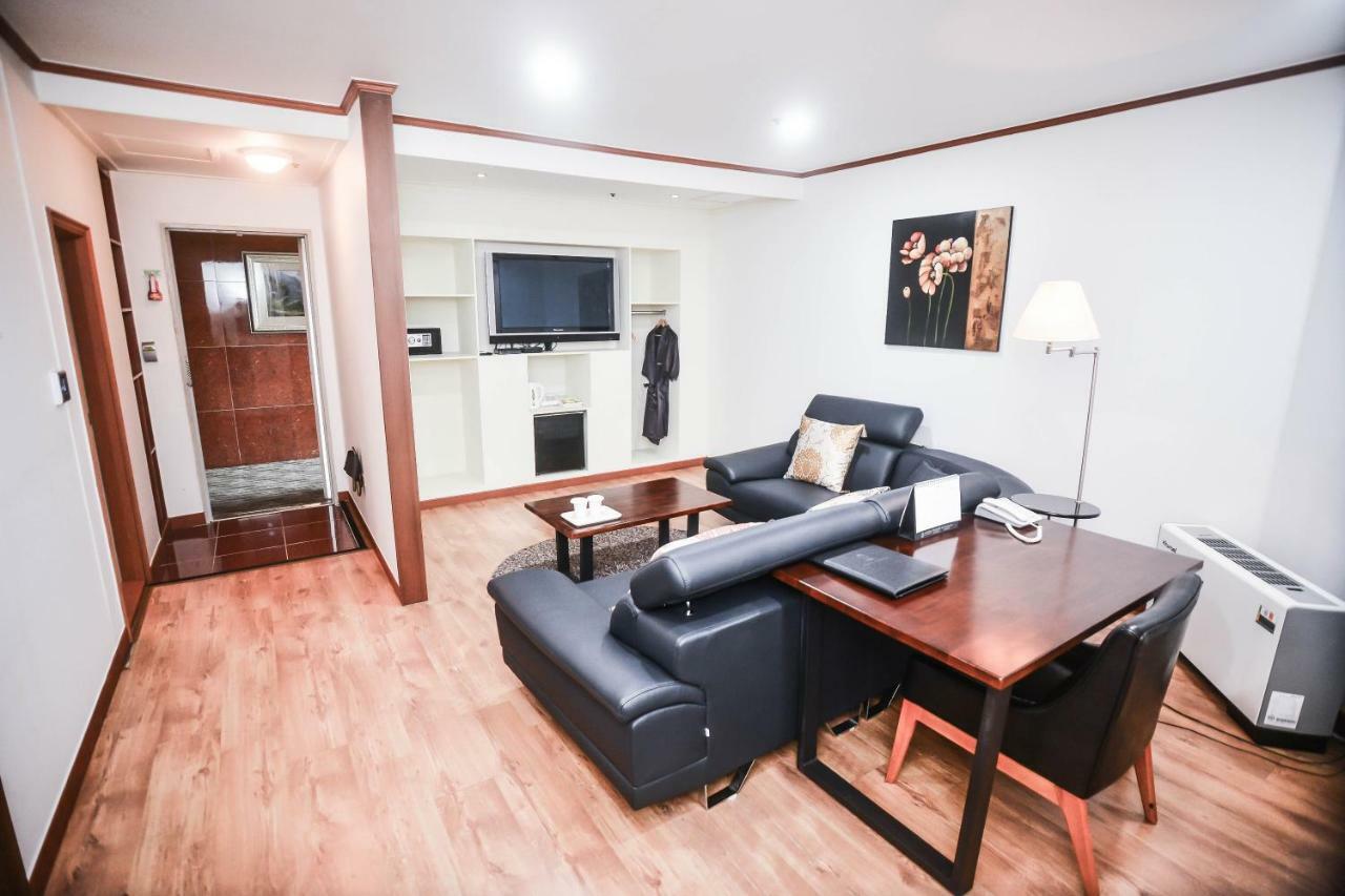 Hotel Noblesse Seoul Bagian luar foto