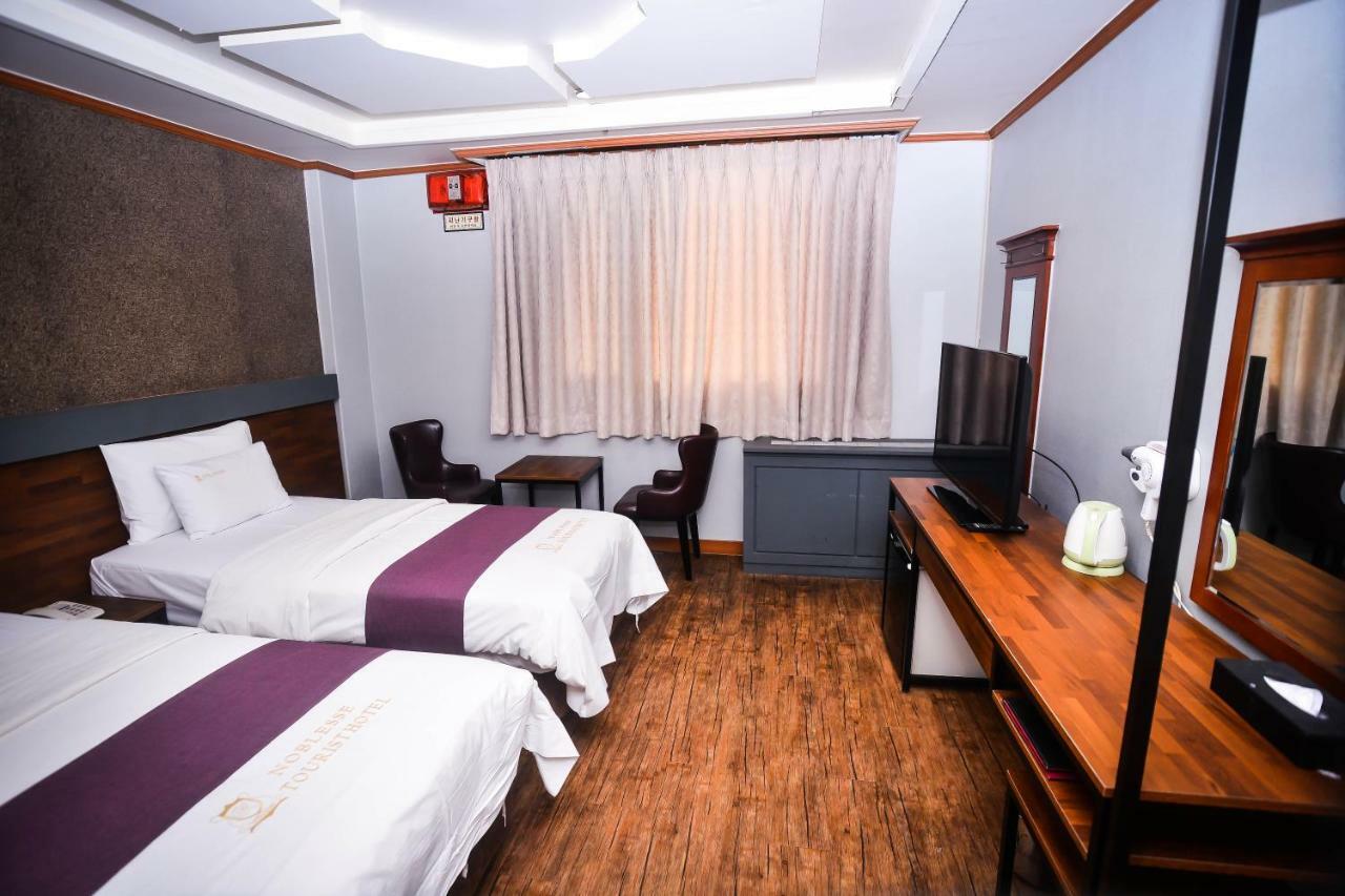Hotel Noblesse Seoul Bagian luar foto
