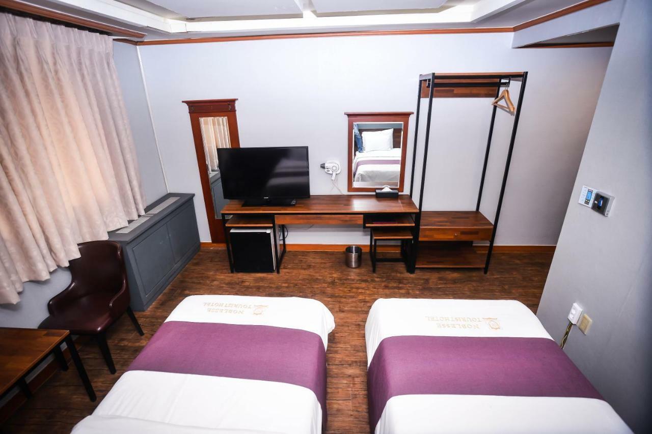 Hotel Noblesse Seoul Bagian luar foto