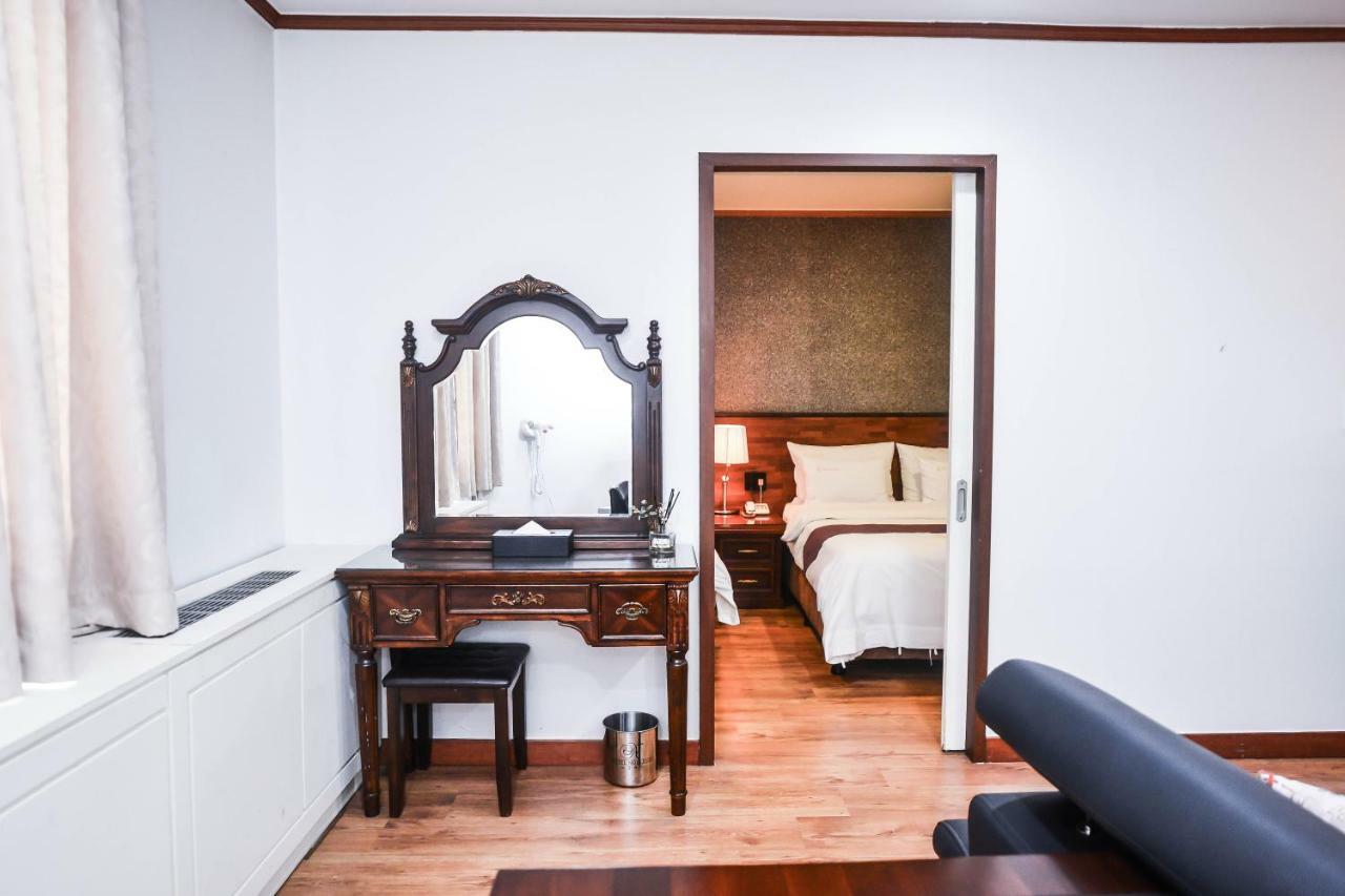 Hotel Noblesse Seoul Bagian luar foto