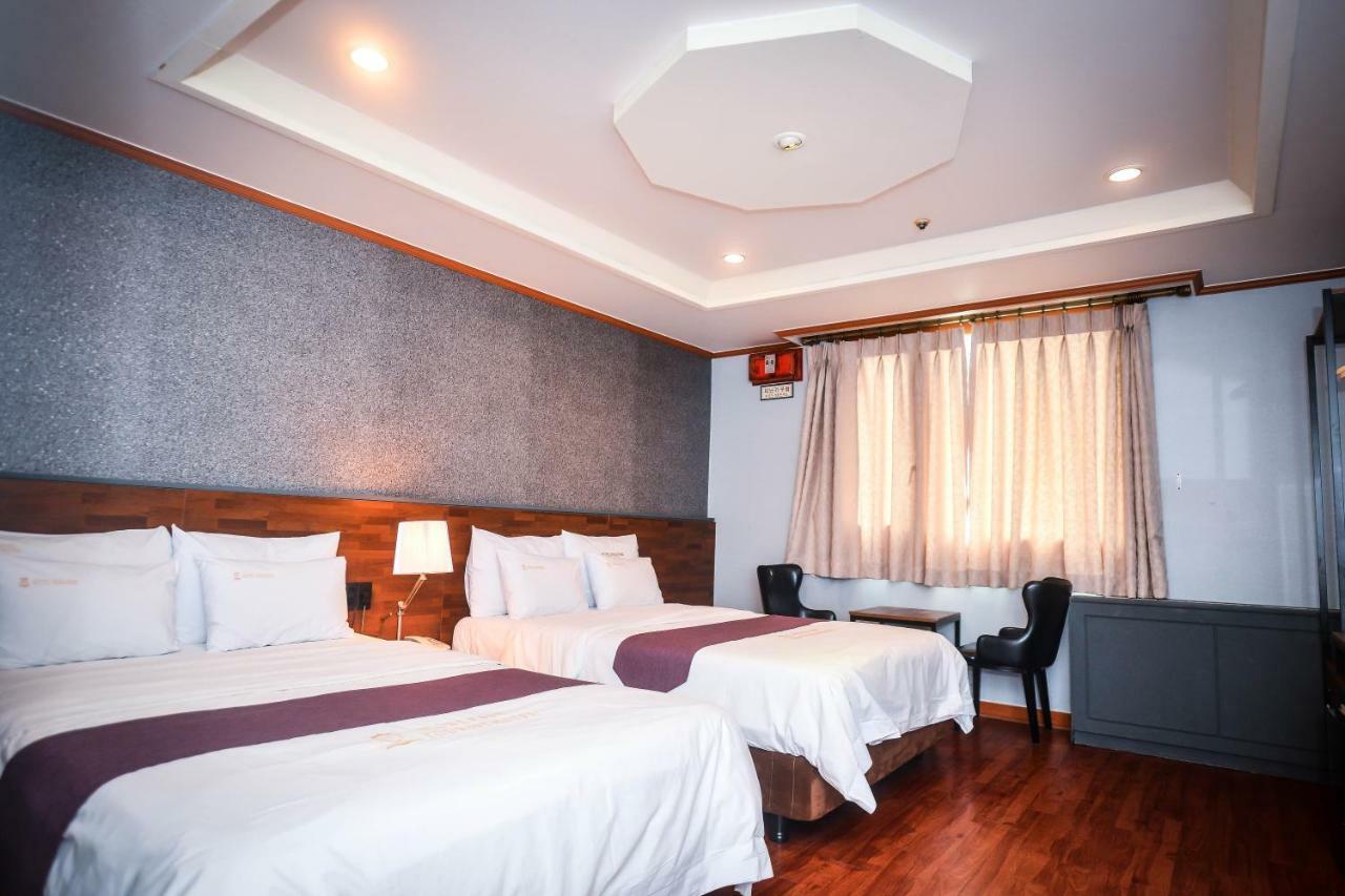 Hotel Noblesse Seoul Bagian luar foto