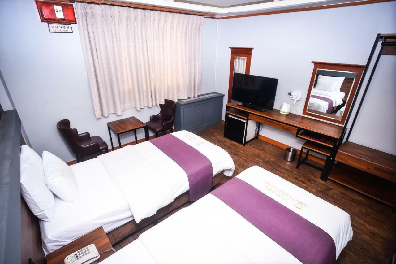Hotel Noblesse Seoul Bagian luar foto