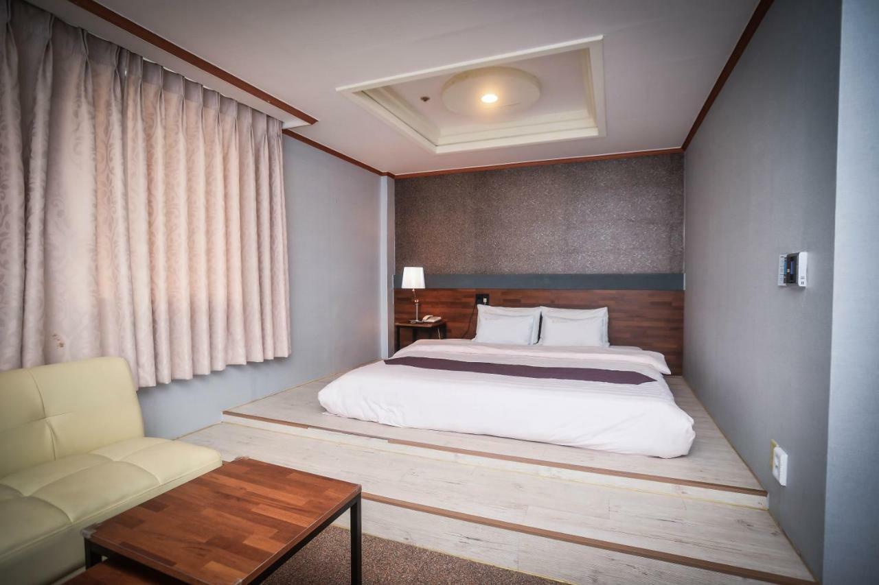 Hotel Noblesse Seoul Bagian luar foto