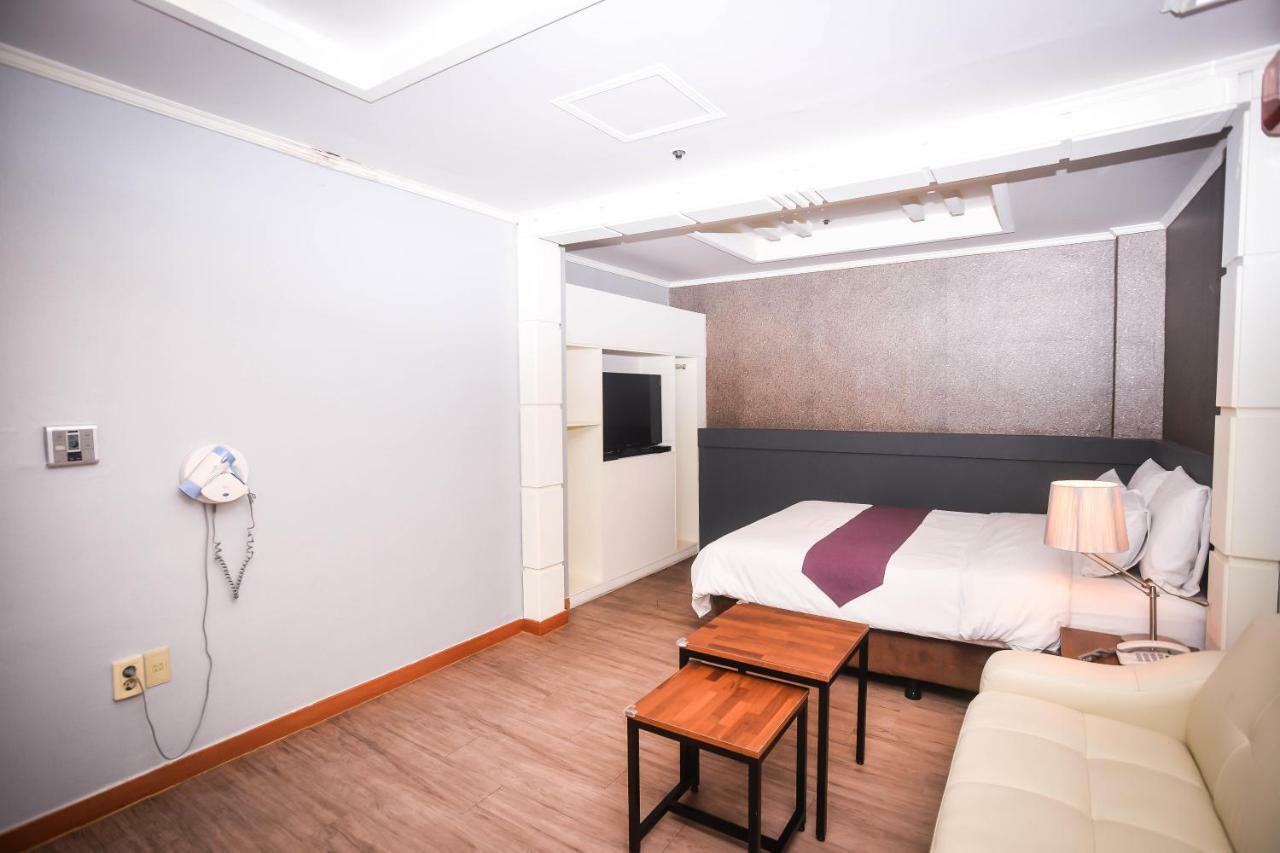 Hotel Noblesse Seoul Bagian luar foto