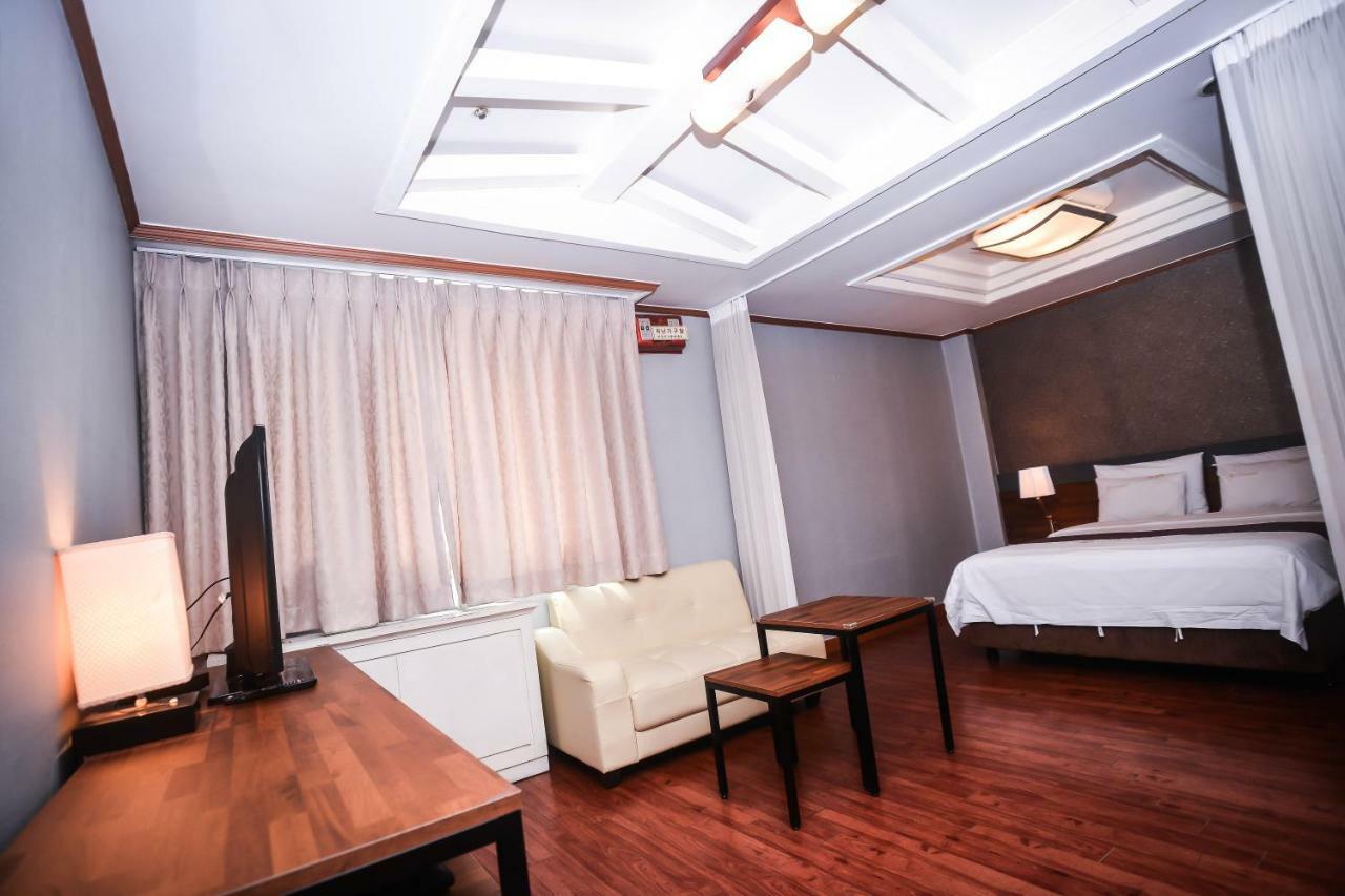 Hotel Noblesse Seoul Bagian luar foto
